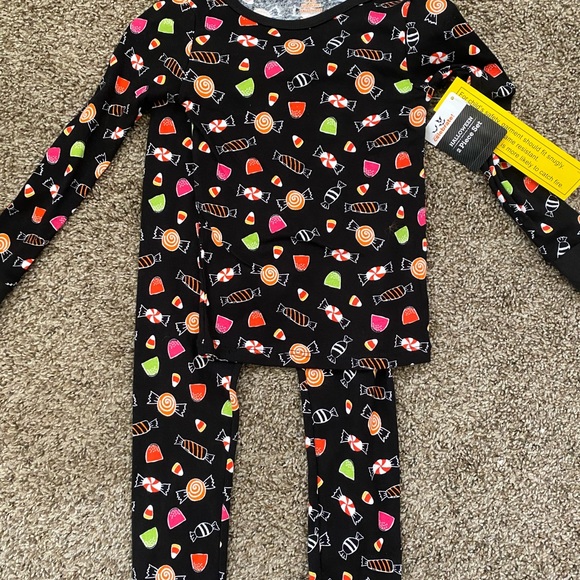 🆕KIDS HALLOWEEN PJ SET SIZE 5 - Picture 4 of 4
